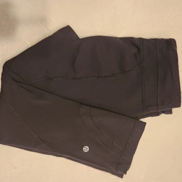 LULULEMON crop black leggings. Missing size tag but perfect condition - Picture 9 of 13